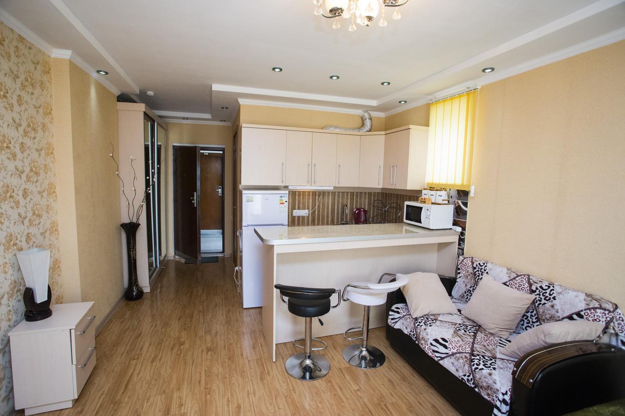 Apartment On Sherif Khimshiashvili Street 15B Batumi Exterior foto